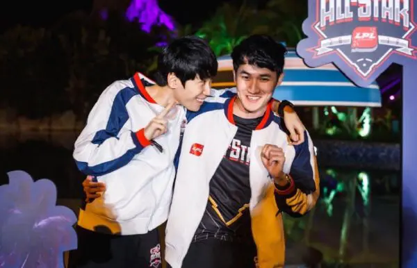 今晚里昂备战全明星赛，官宣签约细节曝光，质疑声仍在，团队化学反应显著