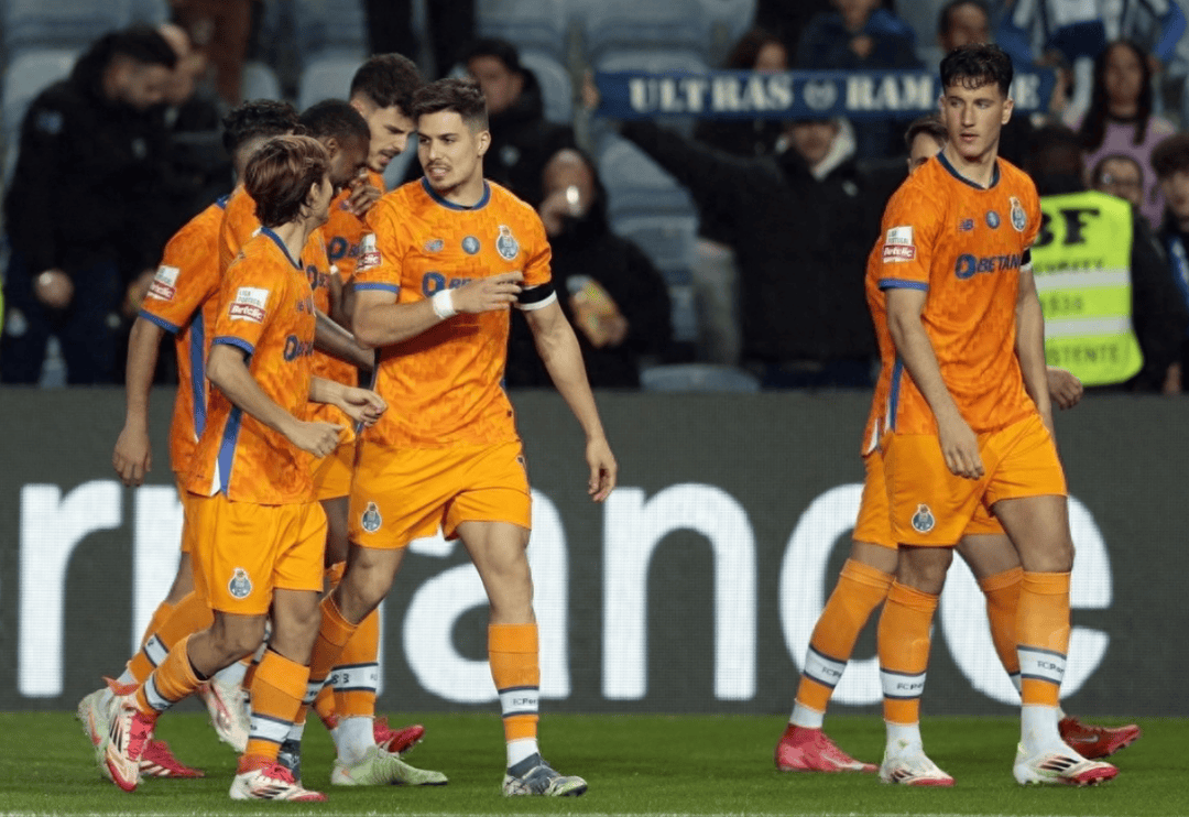 波尔图发布备战花絮，转会期调整名单，葡超任务艰巨，轮换策略成焦点(葡超转会汇总)