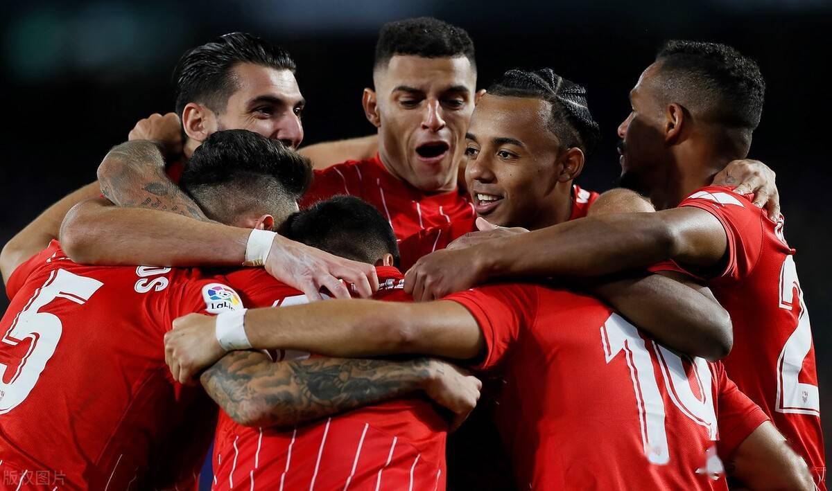 瓦伦西亚发布备战花絮，今夜绝杀压哨，德甲任务艰巨，细节决定成败(英总杯瓦伦西亚对阵塞尔塔)