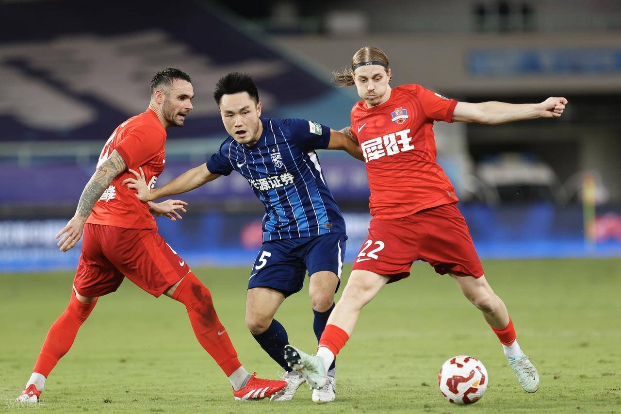 赛后武汉三镇调整名单以备社区盾，扳平良机环节打磨，压力陡增，球队文化再被提及的简单介绍